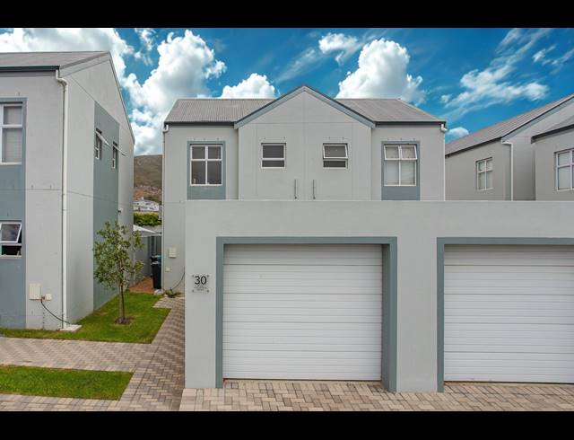2 BEDROOM TOWNHOUSE RENTED IN HONEYDEW COUNTRY ESTATE